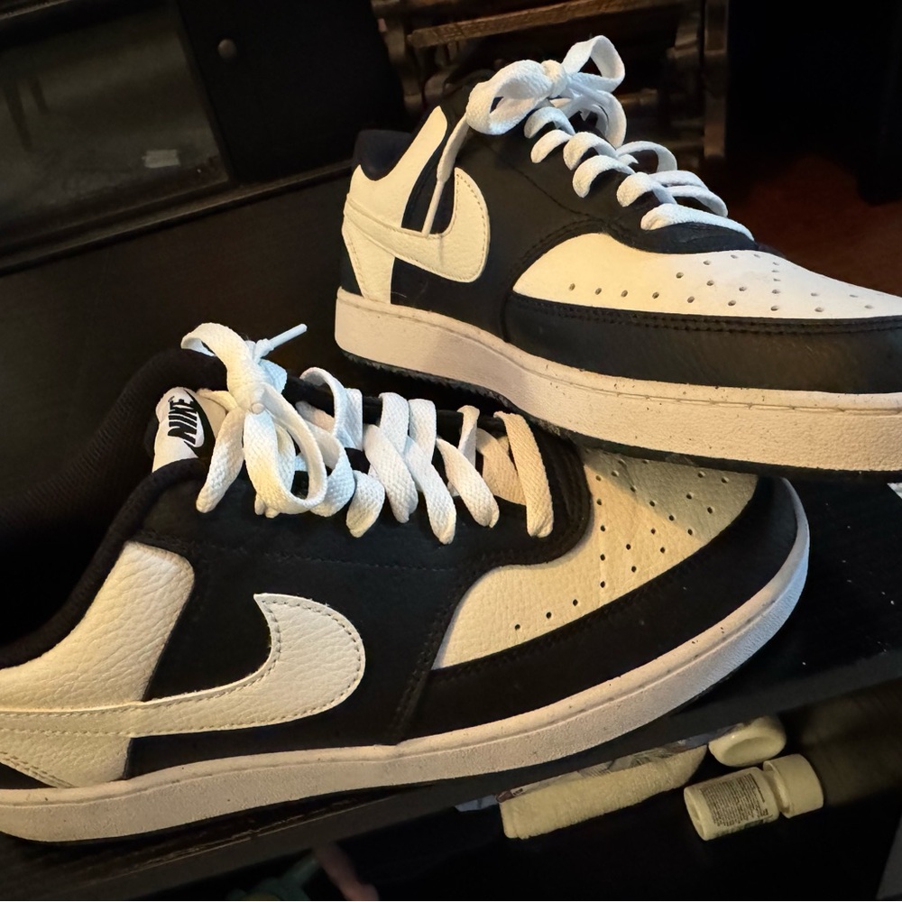 Nike Black and White Athletic Shoes Versatile Design